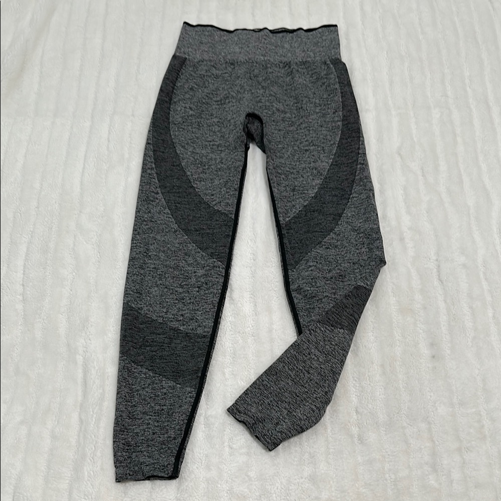 PINK Victoria's Secret Gray & Dark Gray Seamless Leggings